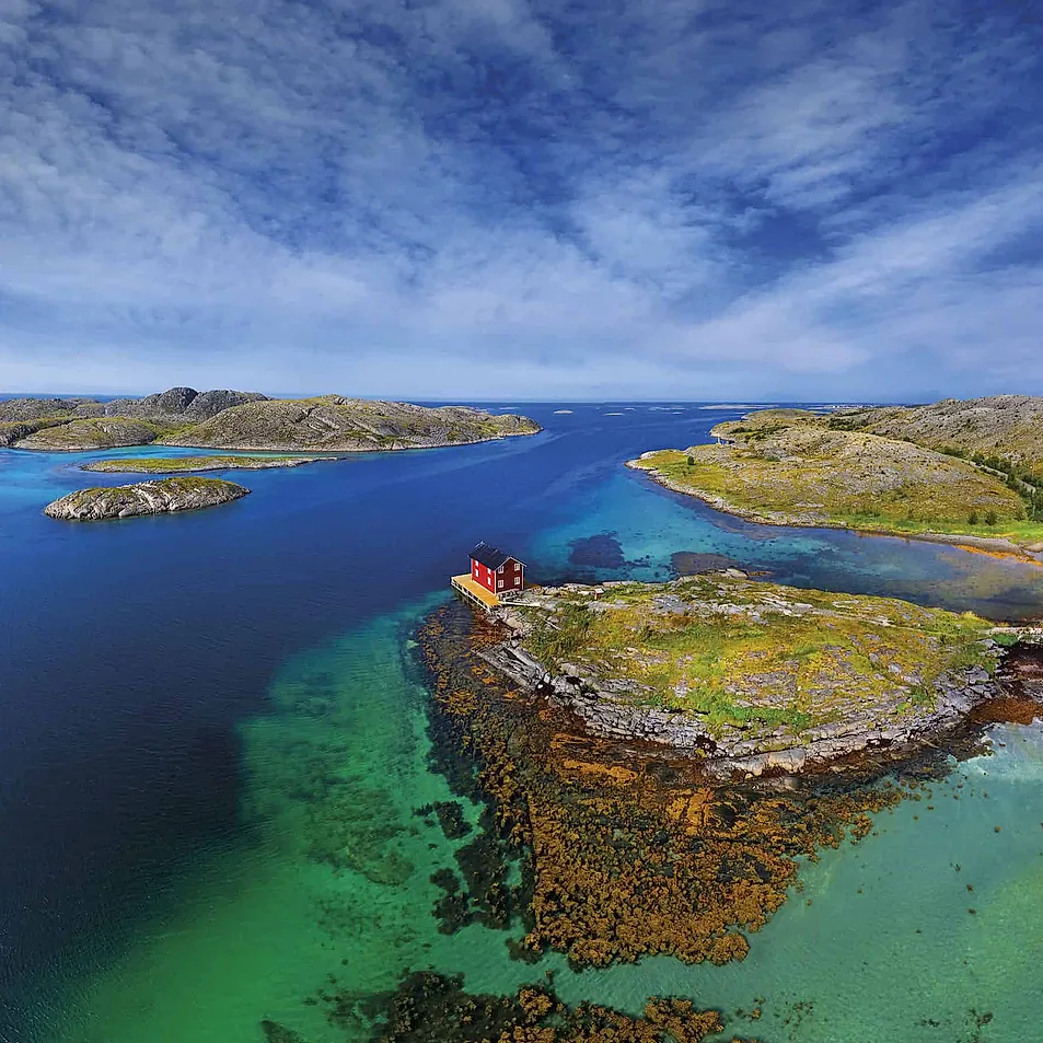 Et lite hus på en øy i Vega